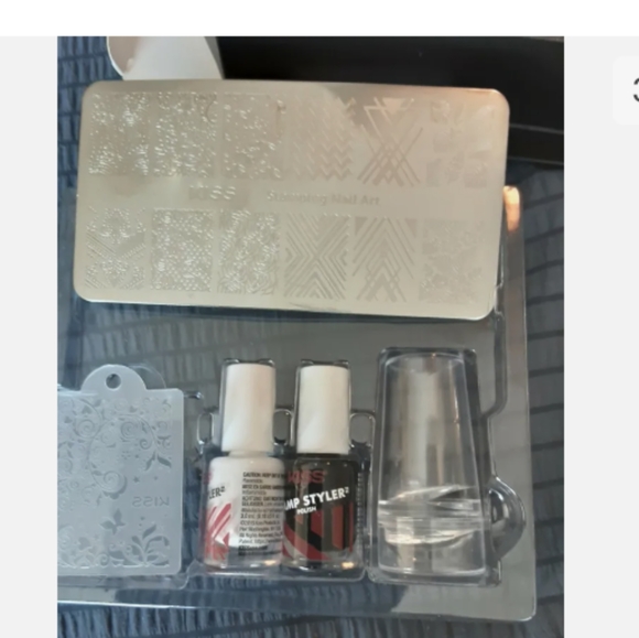 🌹A FREE🌹. KISS Bundle Salon Nail Designs Bring the Salon Home & Create - Picture 8 of 11